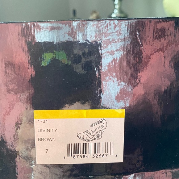 bebe Brown Wedges, size 7 (comes with box) - Picture 7 of 7